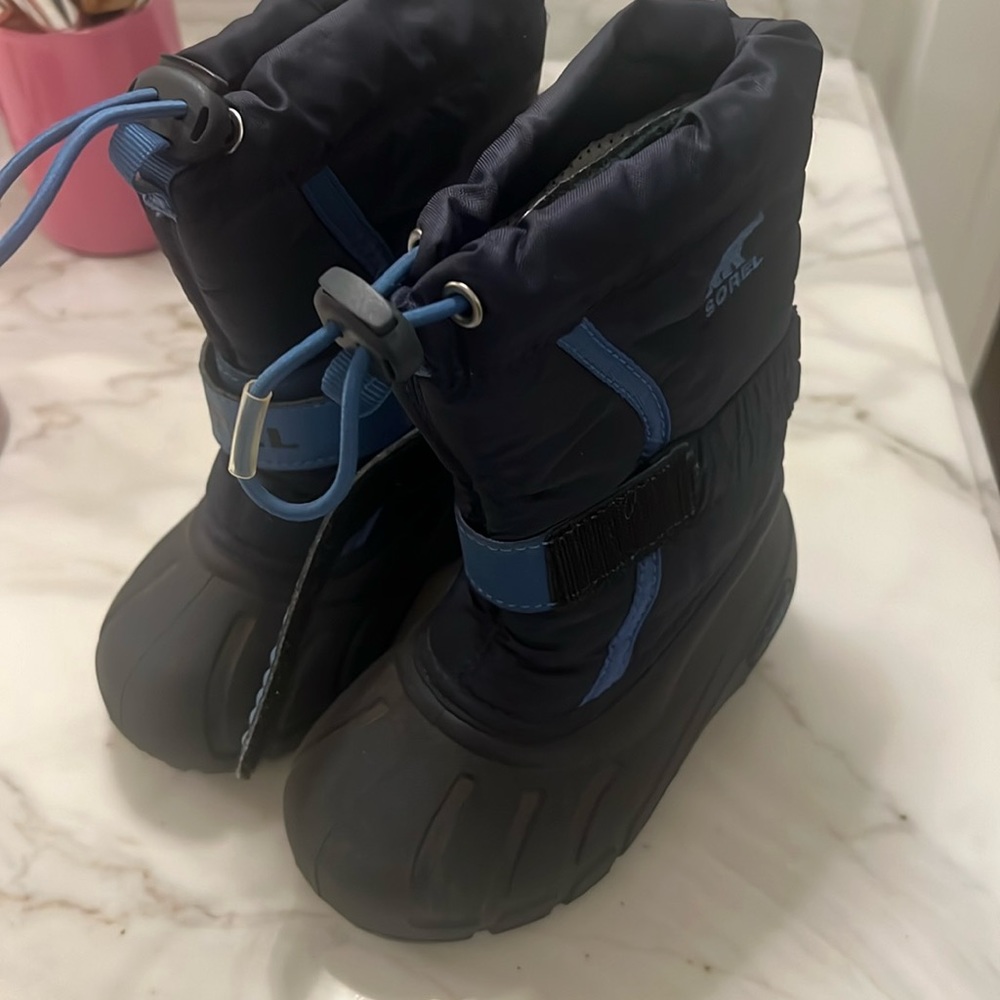 Toddler size 8 Navy Sorel snow boots